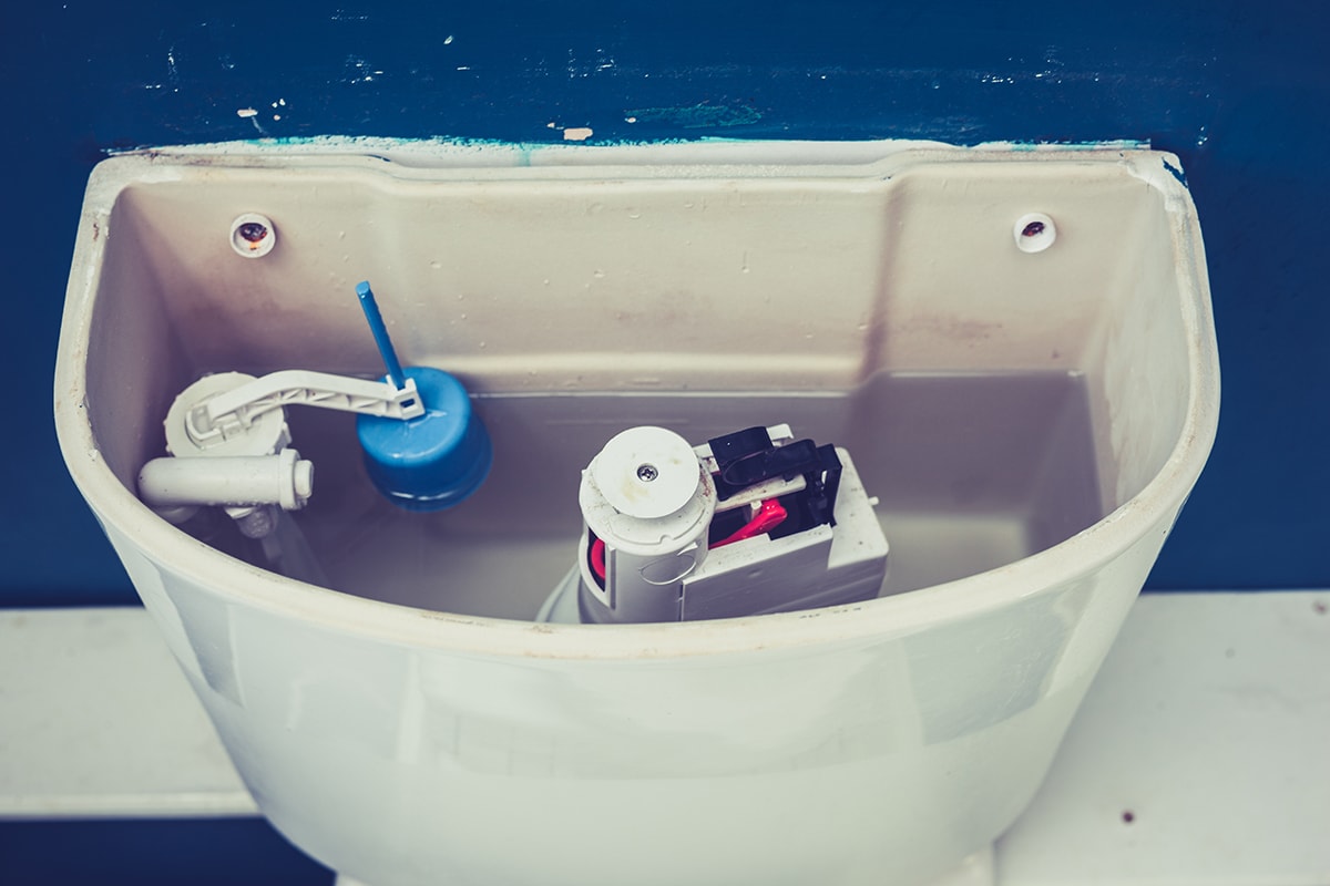 トイレタンクからの水漏れ！3つの原因箇所と修理方法を解説 クラシアン